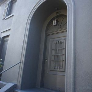 Schwarze Villa-k-Eingang